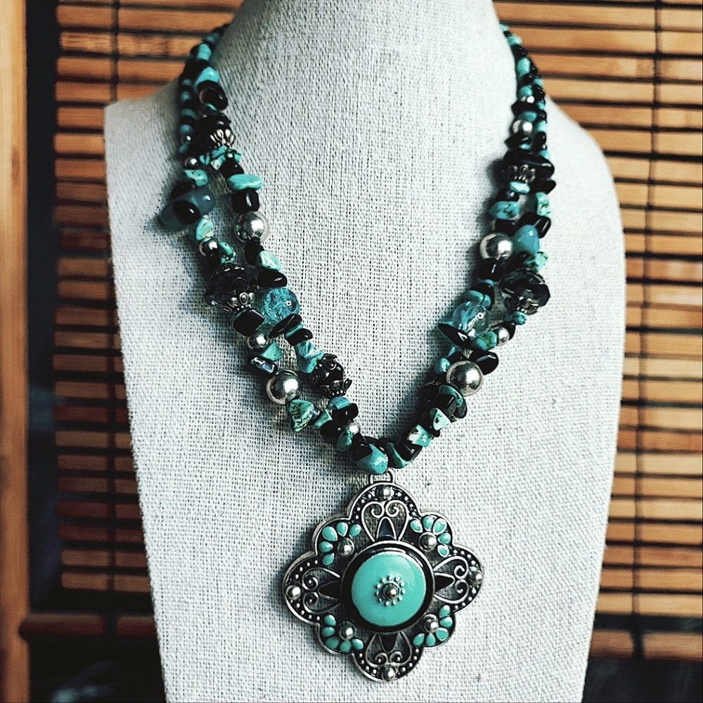 Enameled Dual Strand Faceted Plastic Turquoise & Black Chip Necklace Seed Beads
